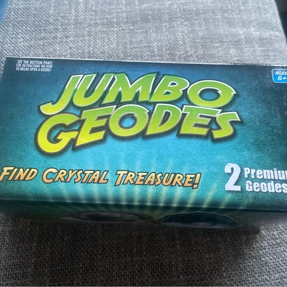 Brand new in box two Premium Jumbo Geodes. Find premium crystal treasures - Picture 2 of 5